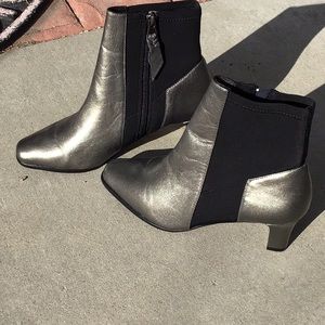 Women’s Trotters Booties Pewter w Black Stripe 8